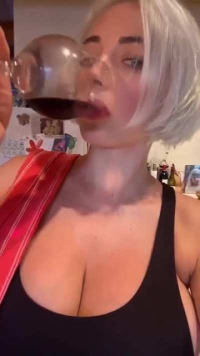 Holy sideboob