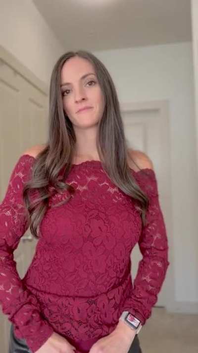 Hi Slima<wbr>ndsta<wbr>cked! First time posting here. To celebrate, here are my tits. 39 YO MILF.