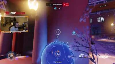 Clip from Emongg's PS4 stream today: 