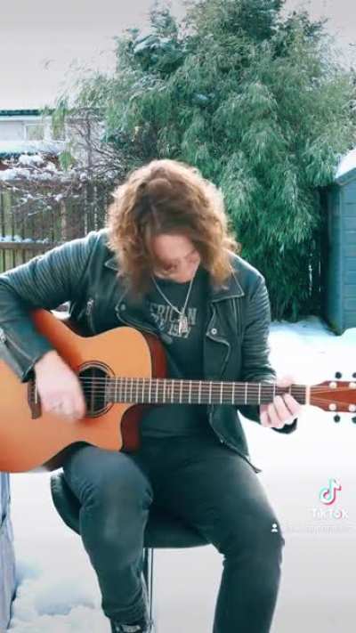 Merry Xmas Everybody played Fingerstyle 🎸