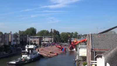 Crane goes brrrrr and falls down