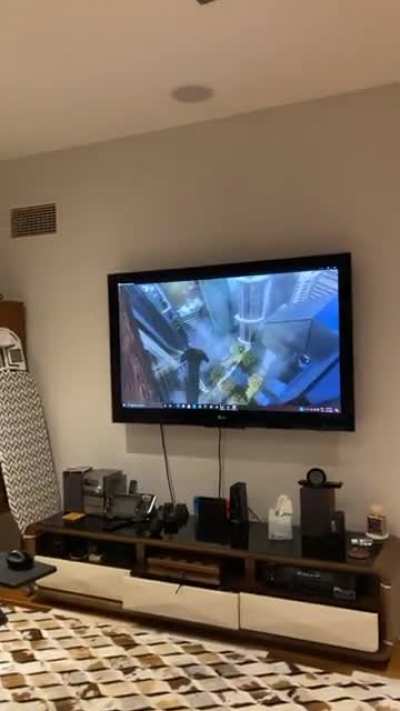 My sister’s first time using VR