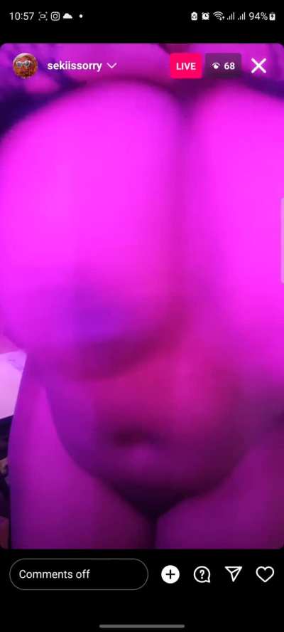 She's live rn