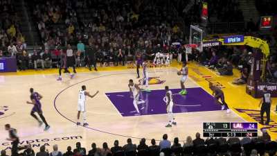 [Highlight] AD gets doubled and finds LeBron on the cut for an slam dunk
