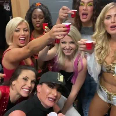 Mandy, Naomi, Nia, Torrie, Alexa, Victoria, Mickie