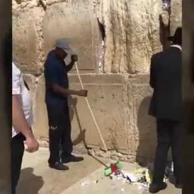 Happy Yom Kipper at The wailing wall.