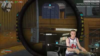 Mano, eu sei que é video gringo da Call of duty mas... Como que ele andou com isso???