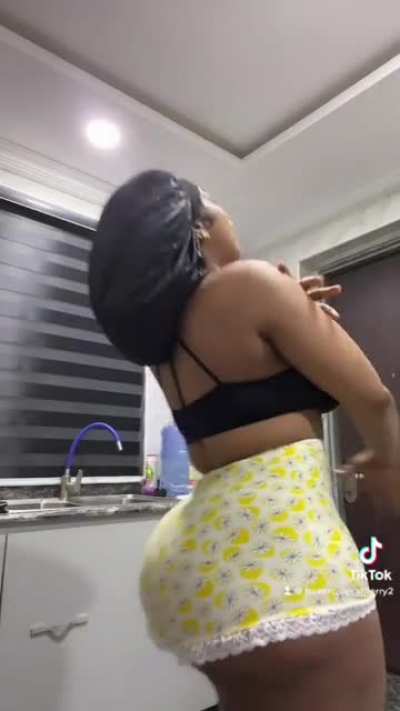 😳