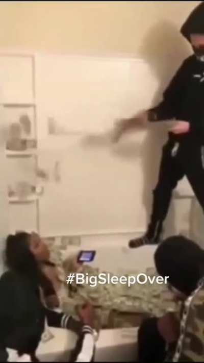 😳