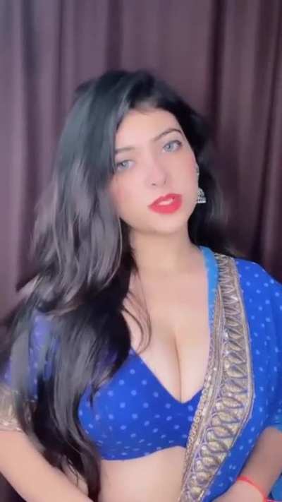 Riya Pandey 🥵