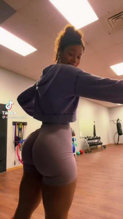 Lexie's booty has superpowers