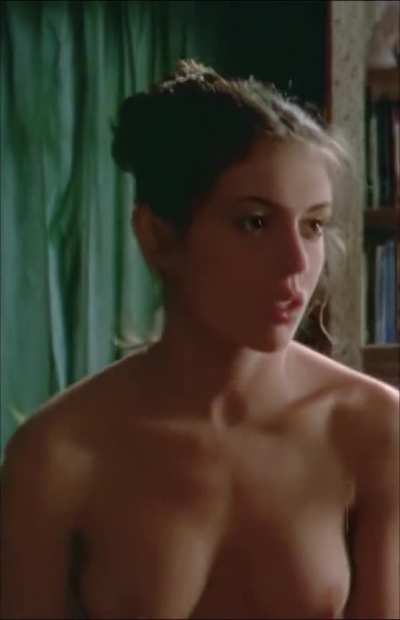 Alyssa Milano getting rid of her bra