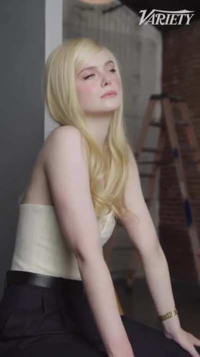 Jenna Ortega & Elle Fanning 
