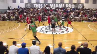[Highlight] Miami Pro League Championship game starts off with a Royce O'Neal 3 pointer; Bam, Herro, Whiteside, Nunn, and more playing in the game.
