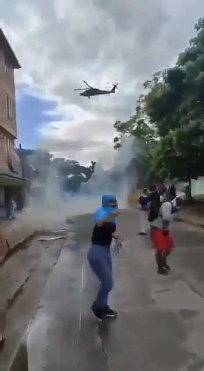 Hoy Colombia Sigue Pareciendo una Zona de Guerra