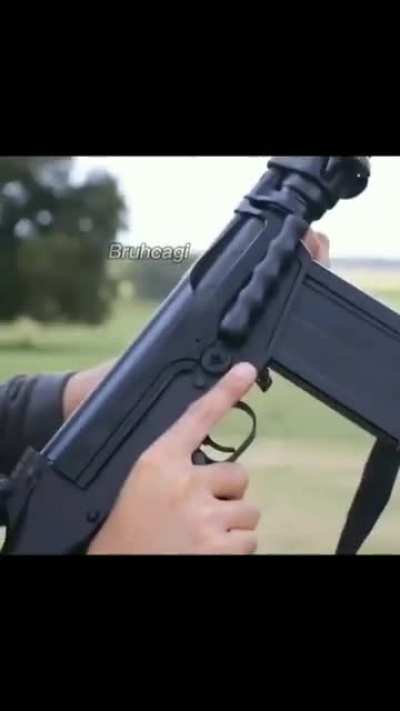 👩🔫👨