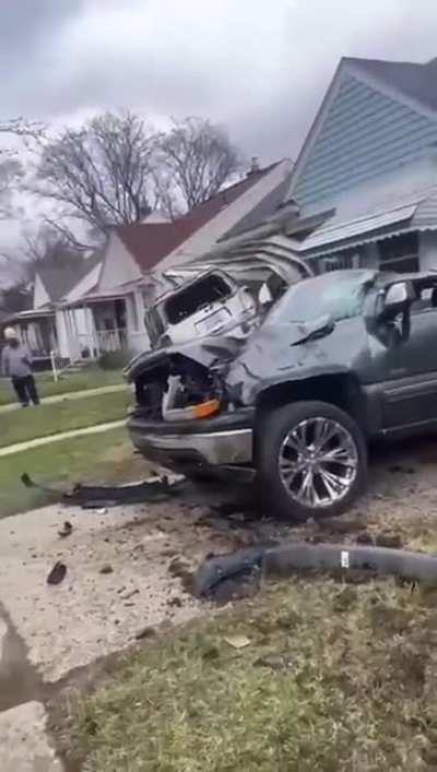 Man flees scene after crashing into a house (from r/IdiotsinCars, credits to u/Jaydon1)