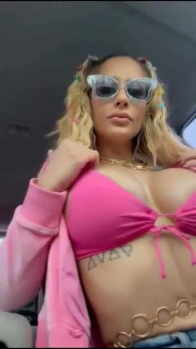 Kenia Gonzalez (keniamusicr)