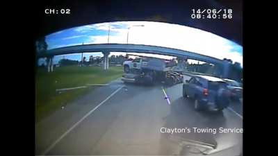Tow truck driver witnesses a big crash