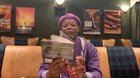 Mace Windu reading the sacred Jedi texts to younglings