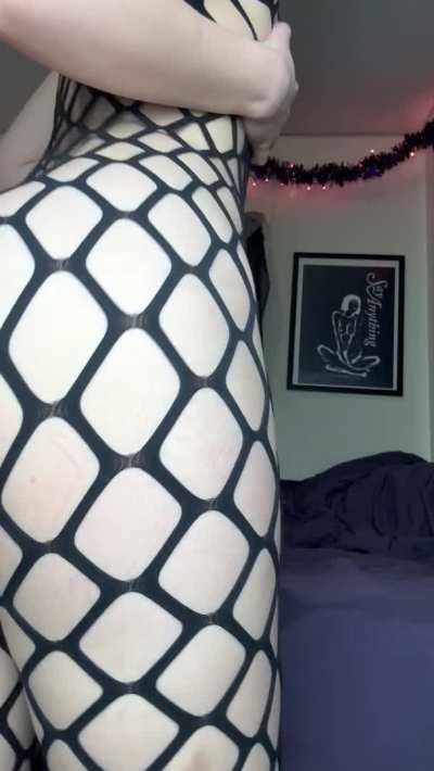 I wear this under my clothes on the first date with the hope of it ending with a thick creampie