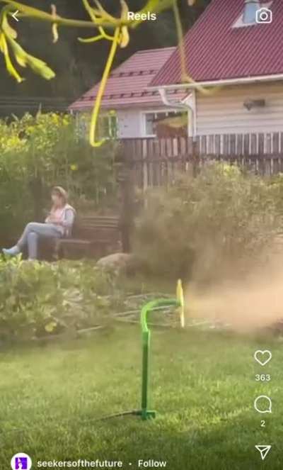 A flowers sprinkler jamming out