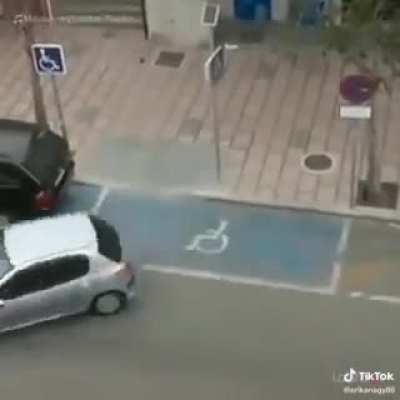 Adam gerçekten engelli aq