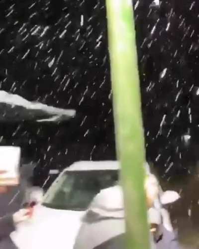 Nevando aqui em SC, manos na minha casa. Em SP tá chovendo muito e frio.