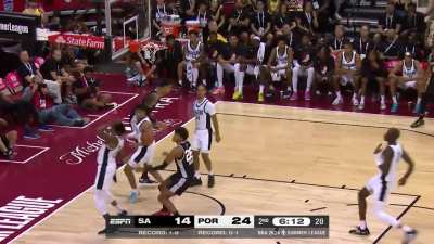 [Highlight] Wemby with the contest on one end the ferocious slam on the other