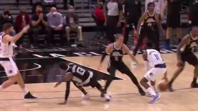 [Highlight] Kawhi Leonard rips the ball clean from Tim Hardaway Jr.
