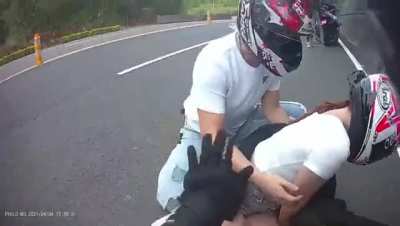 今天很火的台妹屁股刹车