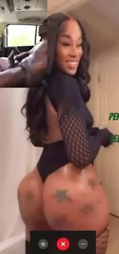 My daddy told me to ft him once I got my stripper outfit on and he answered 😍😍😍of<wbr>c I had to jiggle it 😩