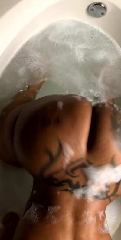 Naked Twerk