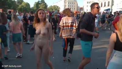 Girl Naked in Public ❤️‍🔥