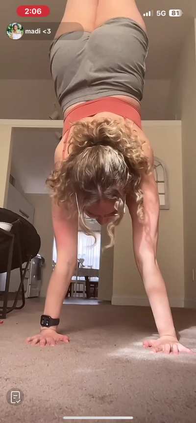 Hand stand slip