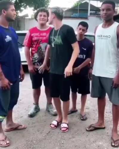 😂