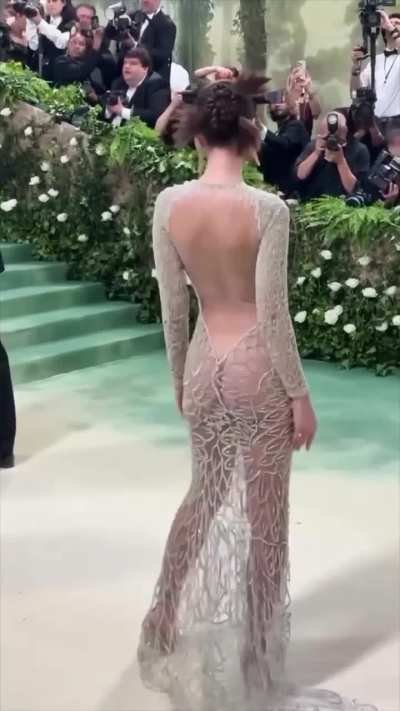 Emily Ratajkowski