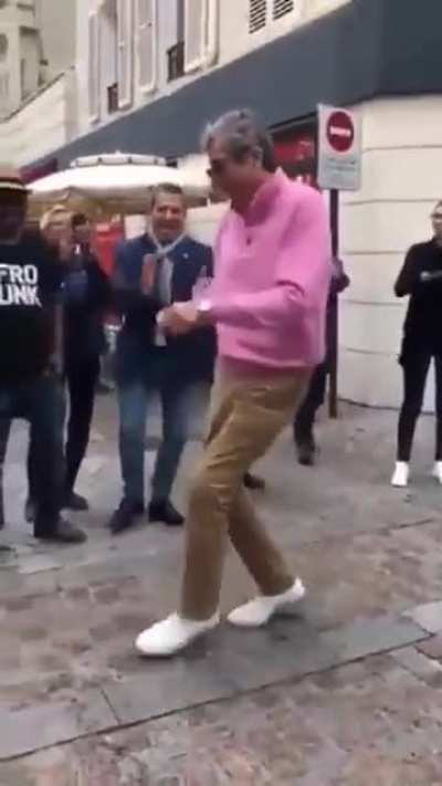 notre balkany national qui tape la danse sur djomb, quel bel homme.