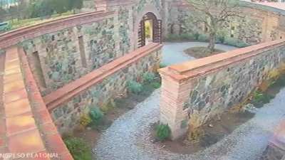 Mendoza: Brasileño intentó bajar de la terraza de una bodega y se dio terrible palo, terminó internado