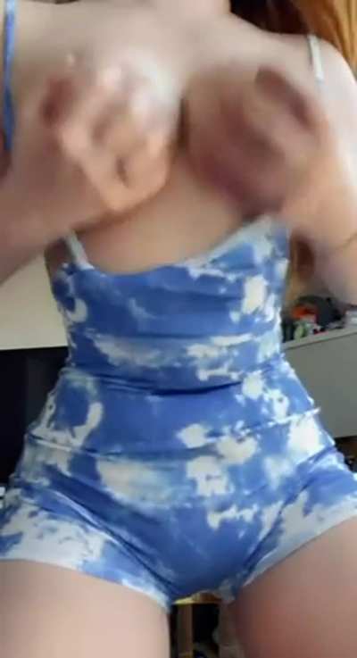 As a busty girl I’ll be spending all summer exercising and wearing outfits that show off my tits when they bounce [reveal]