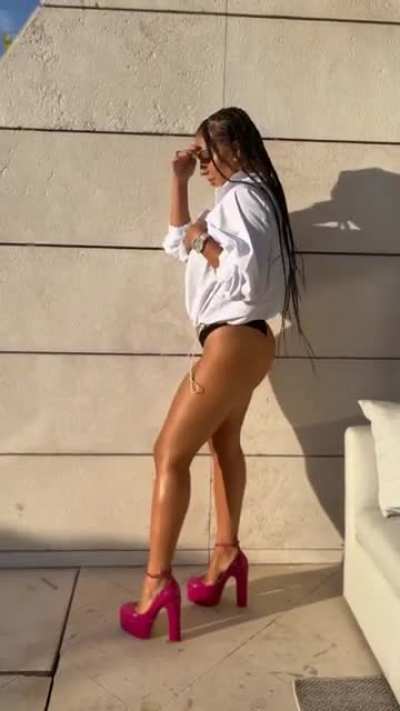 Georgina Rodriguez ha deciso di prosciugarci del tutto... beh io ho già rimed<wbr>iato😬<wbr>💦💦💦