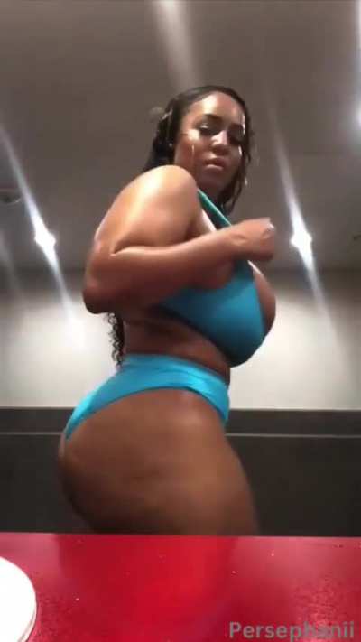 Busty 🤤