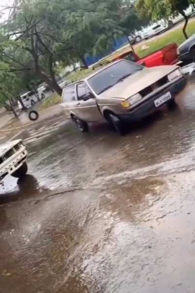 What is happening here, will it go in 2 pieces in 2 seconds..