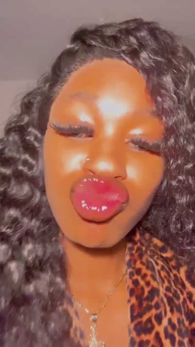 I know you love my juicy lips💋