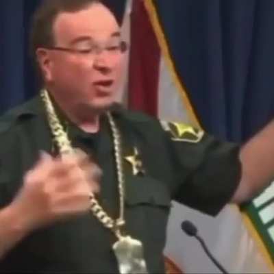Sheriff freestylin’ with arrested rappers chain. Give this officer the N pass.