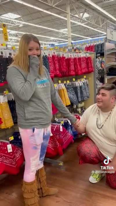 Walmart marriage proposal 🇺🇸