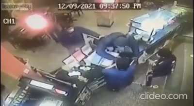 Quick actin' 14yr old shoots thief inside his fams pizzeria...
