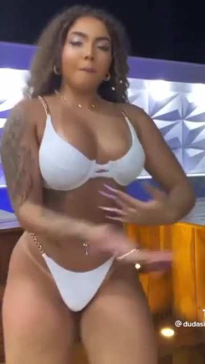 🤩 Morena linda