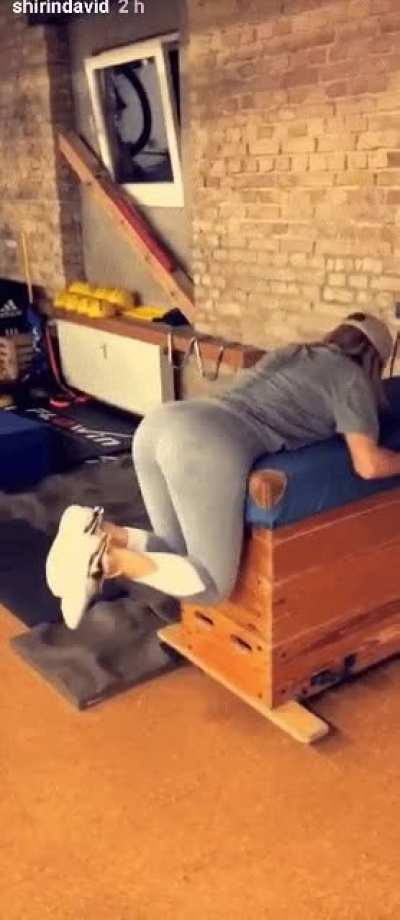 😝