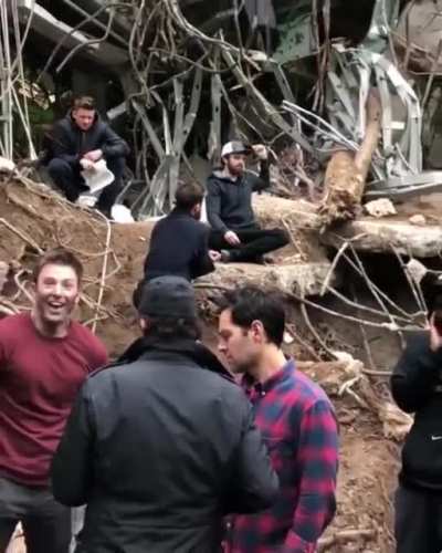 Throwback to when Chris Pratt showed the BTS of “Endgame” even when phones weren’t allowed but he didn’t care because it was a special moment.